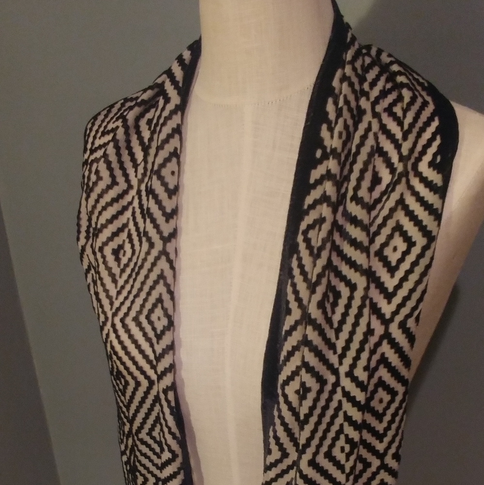 Ellen Tracy scarf